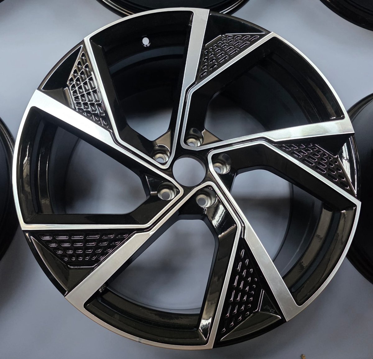 Audi H3385F Style Alloy Wheels – 20" – BMF