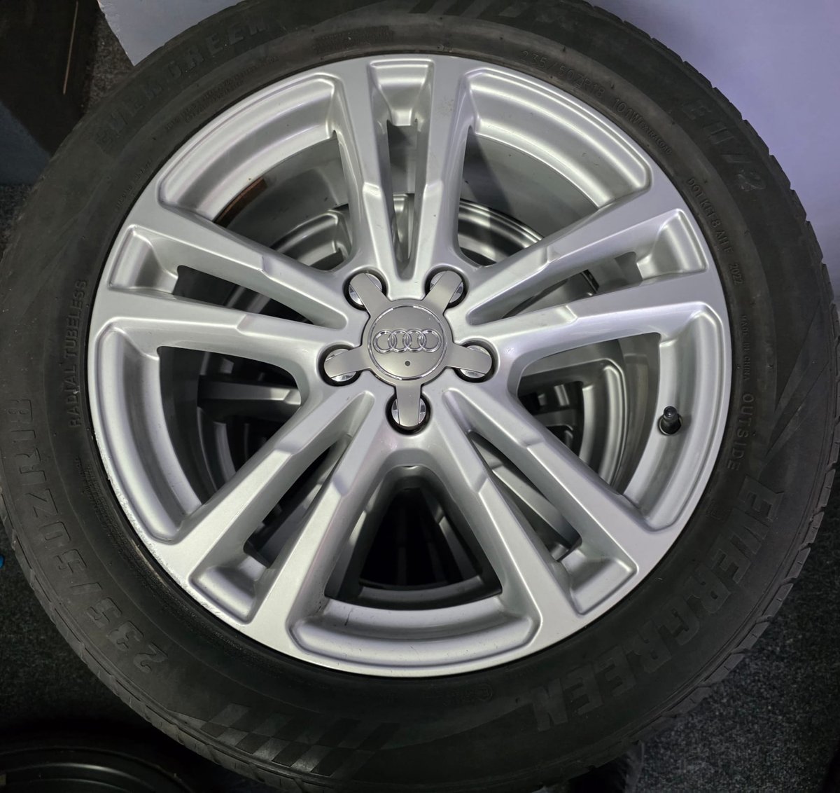 Used Audi Q7 Style Alloy Wheels with Tyres – 19" – Silver